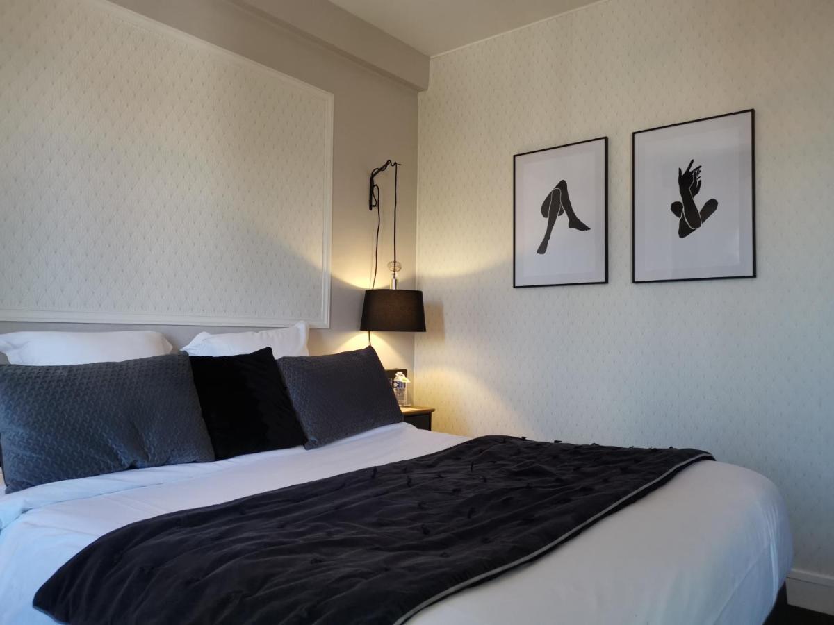Le Boeuf Couronne - Hotel & Restaurant Chartres- Logis Hotels Exterior photo